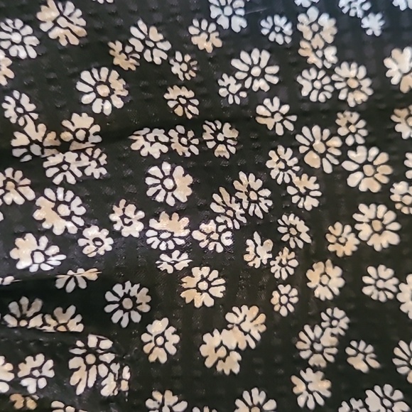 Cute Black Floral Tank Top - Picture 3 of 7